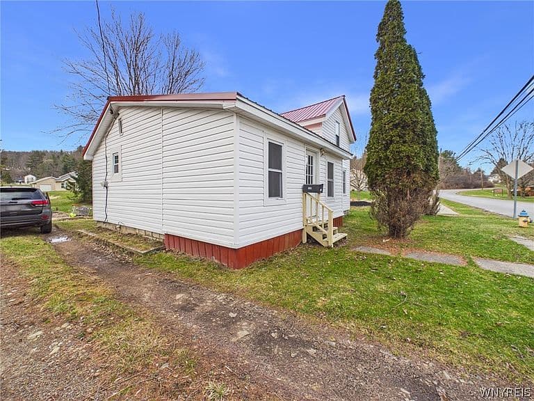 Listing photo 4