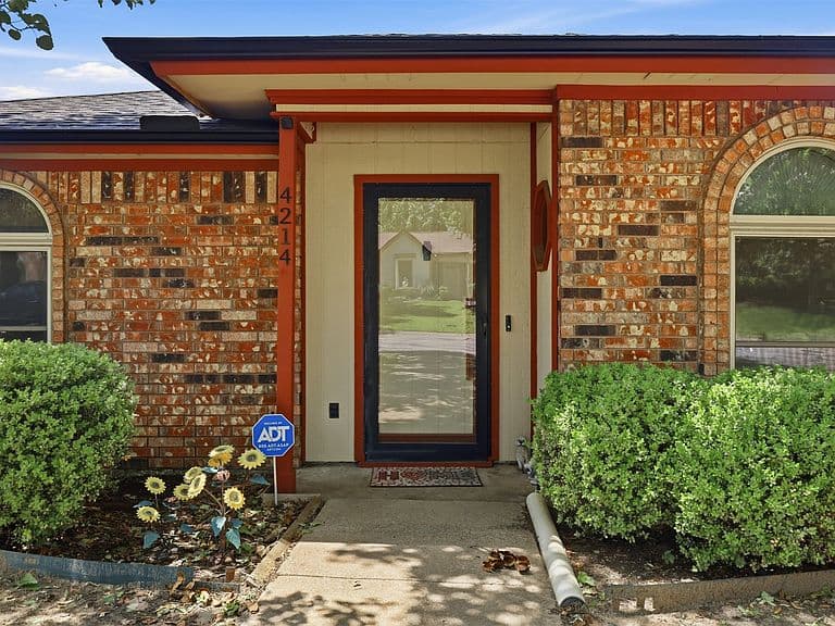 Listing photo 5
