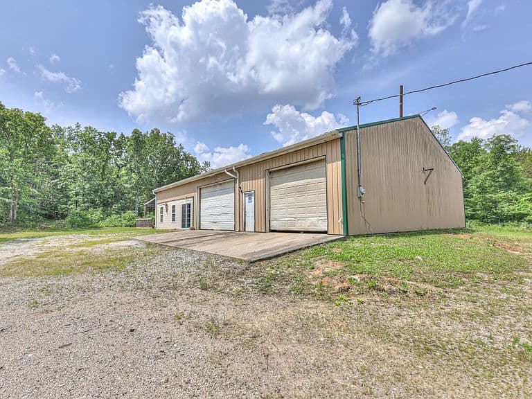 Listing photo 5