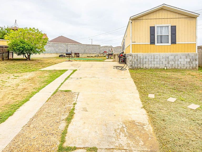 Listing photo 5