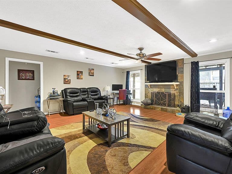 Listing photo 4