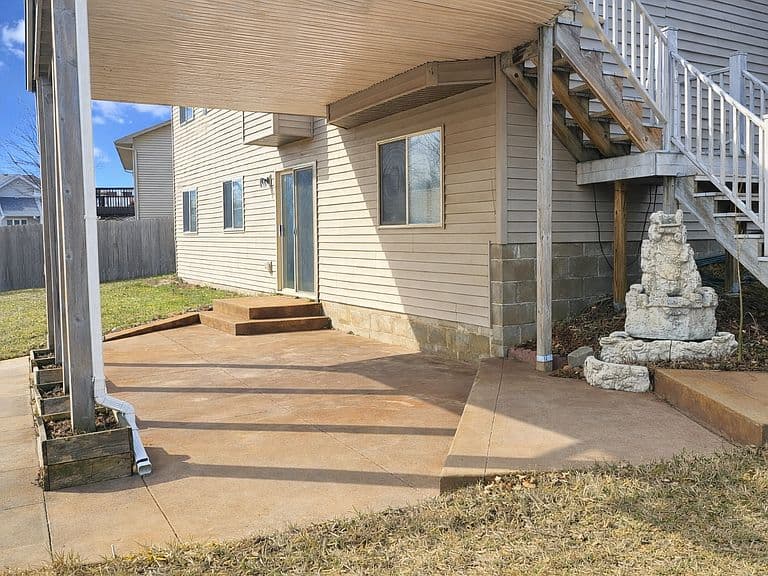 Listing photo 2