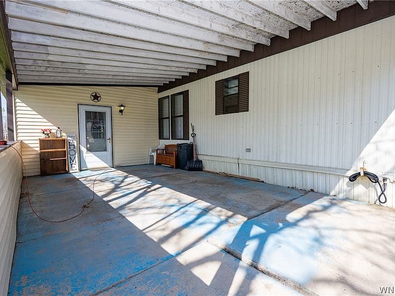Listing photo 5