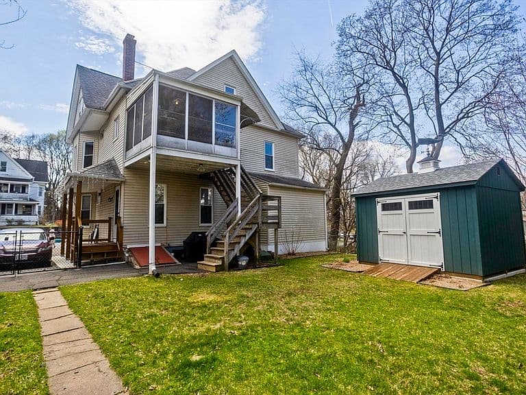 Listing photo 4