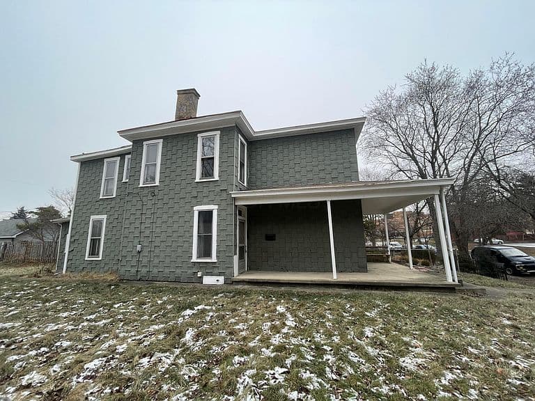 Listing photo 3