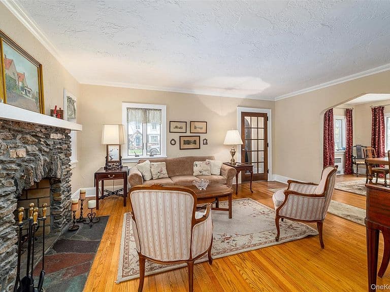Listing photo 3