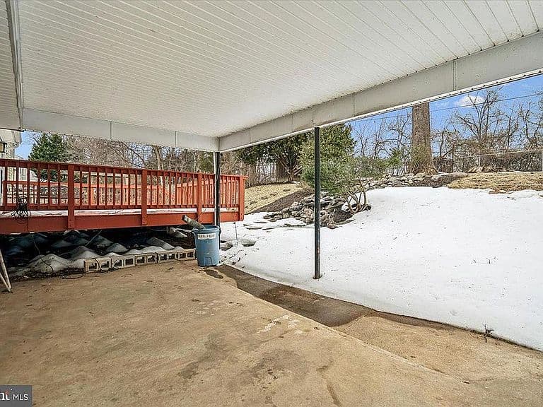 Listing photo 5