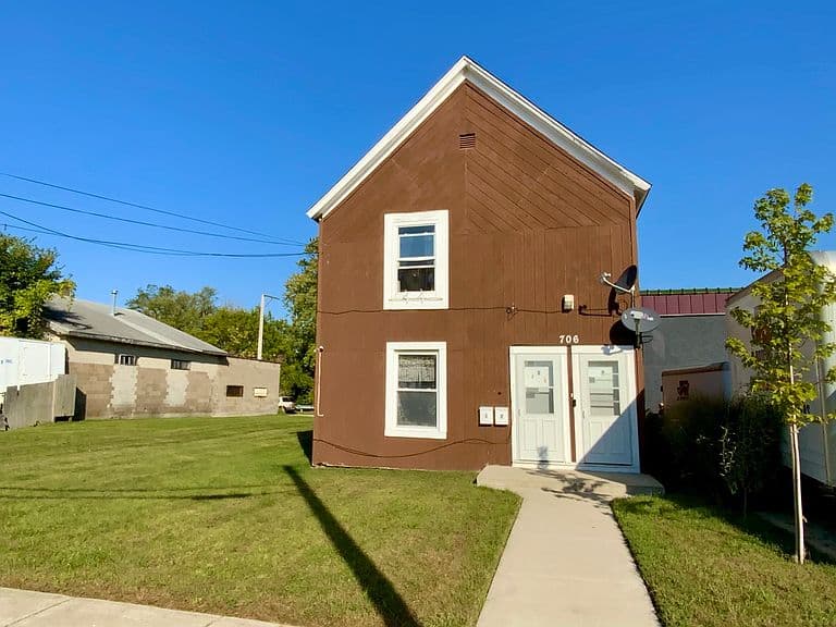 Listing photo 2
