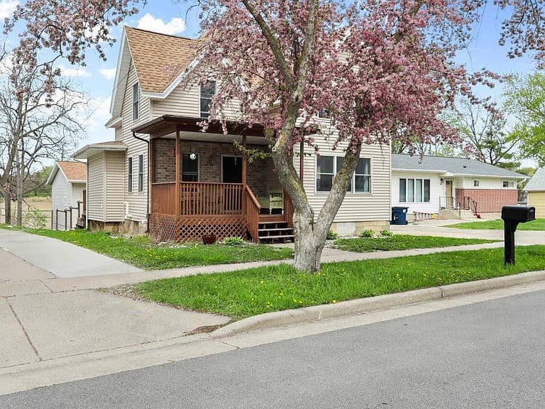 Listing photo 5