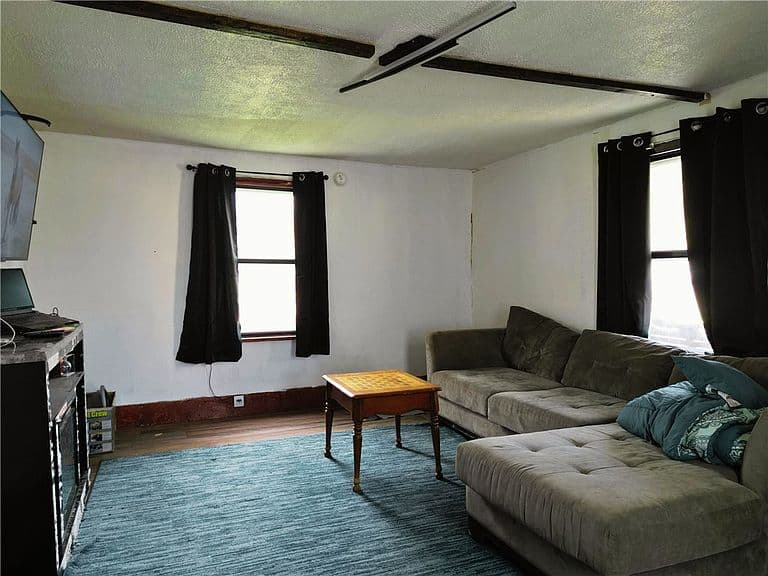 Listing photo 3