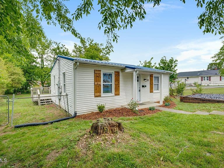 Listing photo 2
