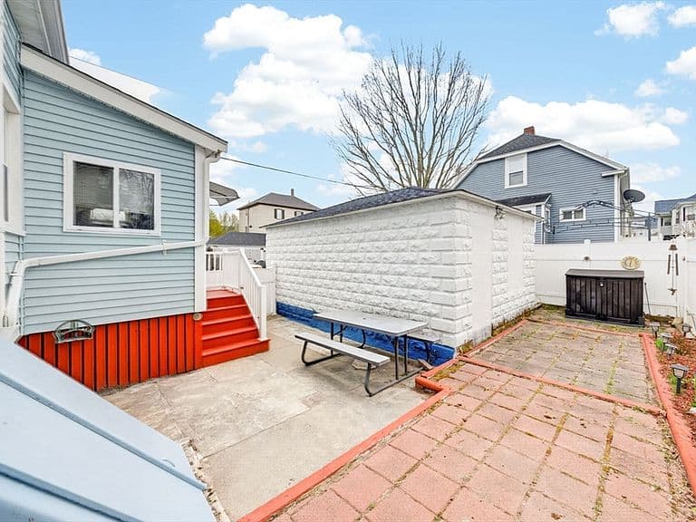 Listing photo 5