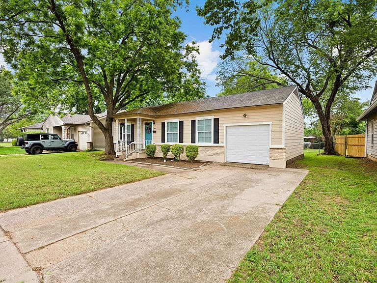 Listing photo 4