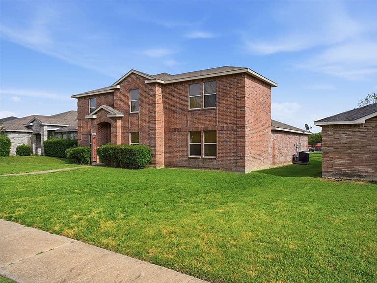 Listing photo 3