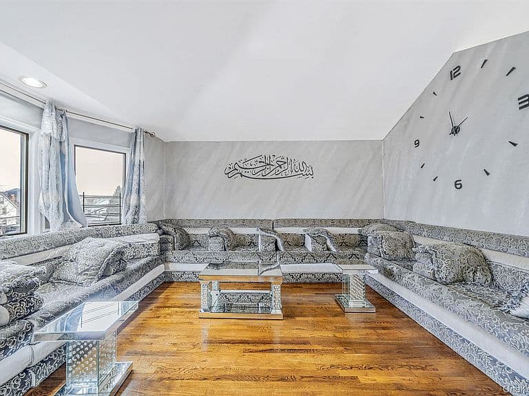 Listing photo 5