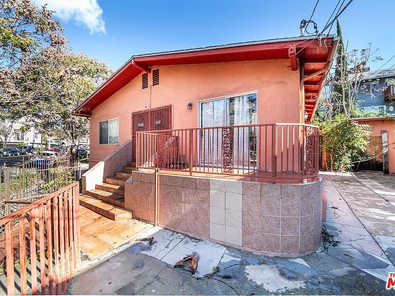 Listing photo 2