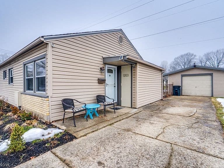 Listing photo 4