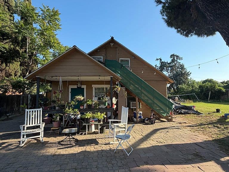 Listing photo 2