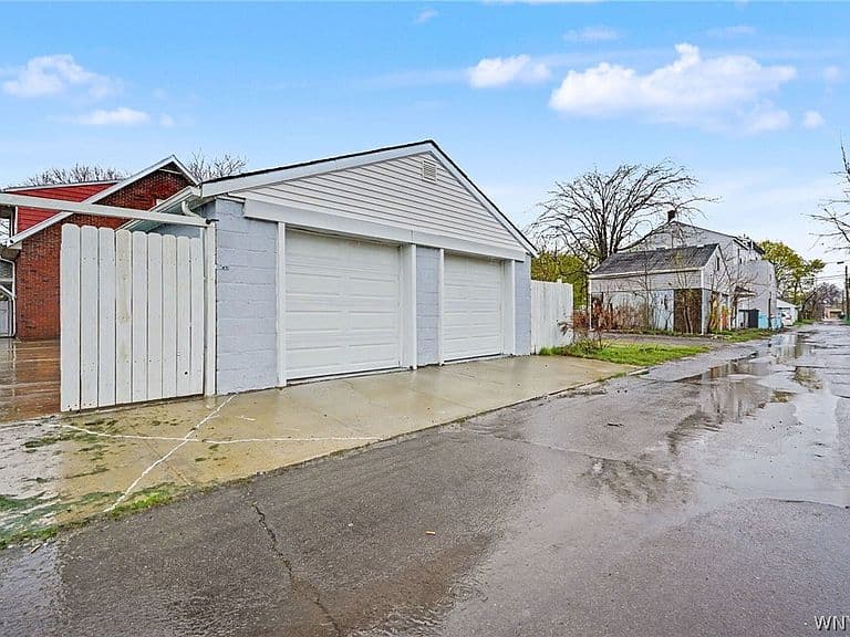 Listing photo 4