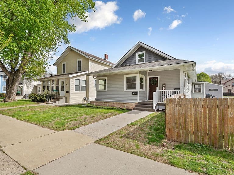 Listing photo 2
