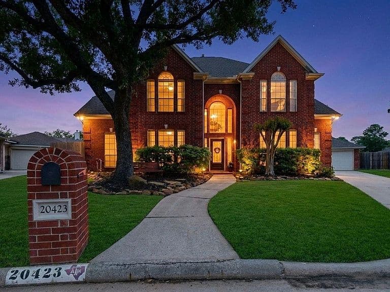 Listing photo 2