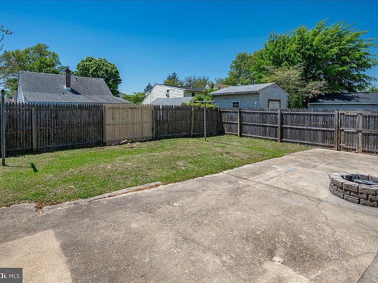 Listing photo 5