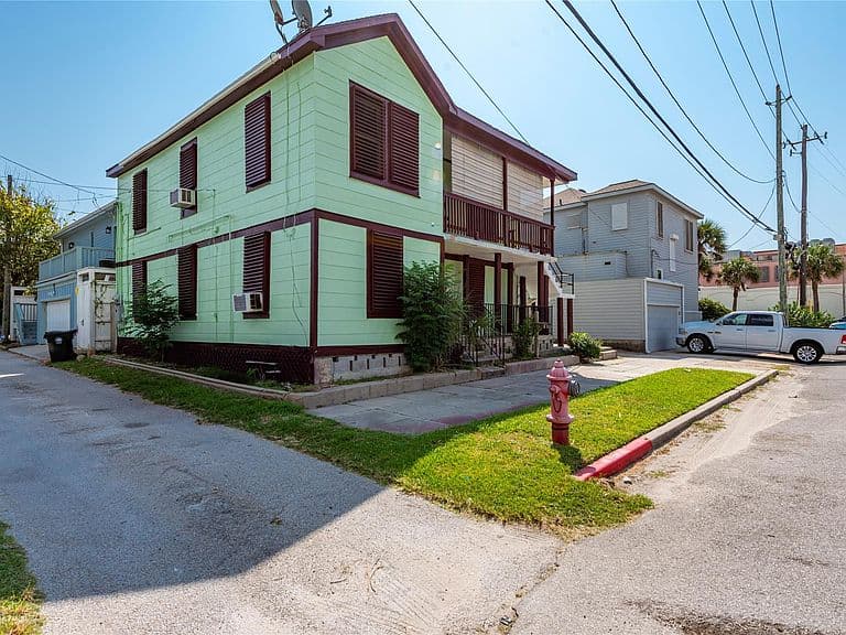 Listing photo 3