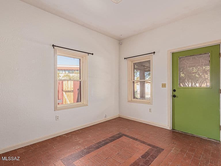 Listing photo 5