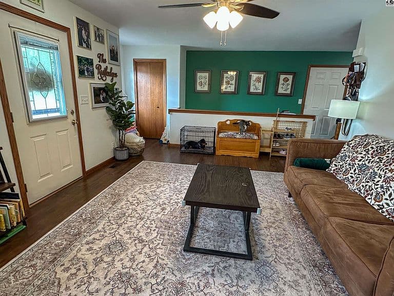 Listing photo 3