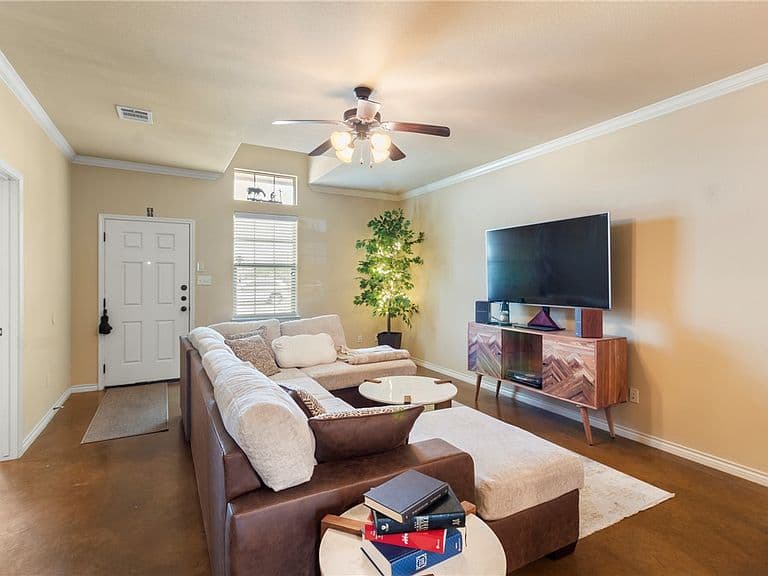 Listing photo 4