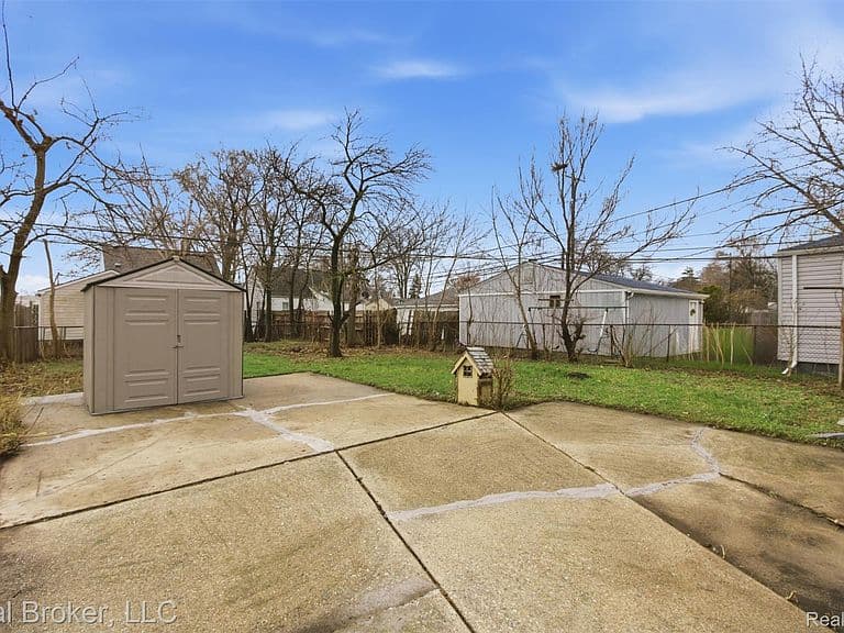 Listing photo 4