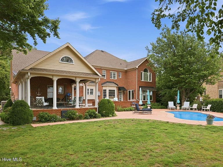 Listing photo 4