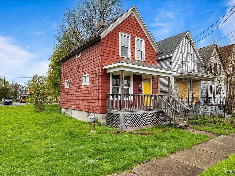 Listing photo 2