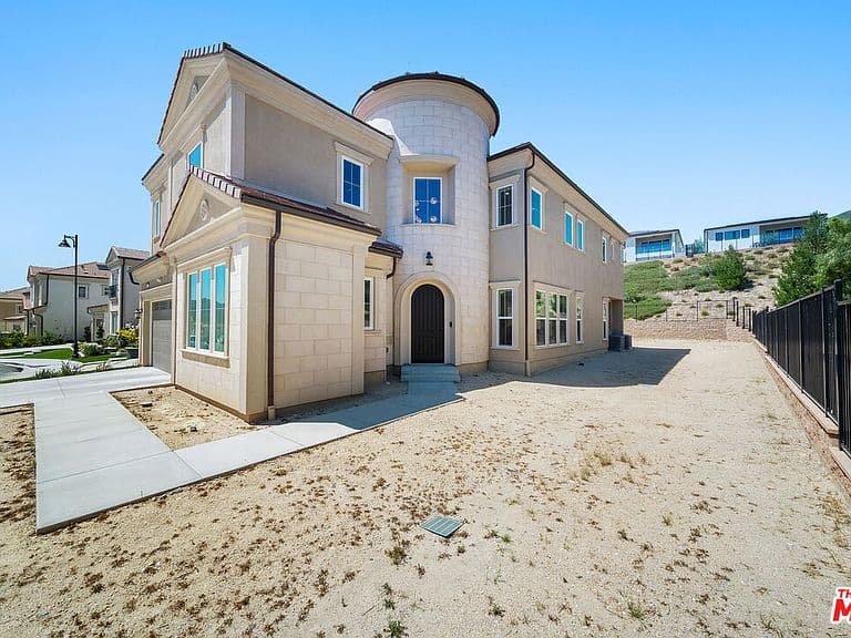 Listing photo 3