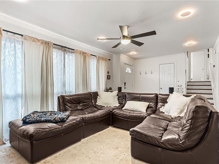 Listing photo 5