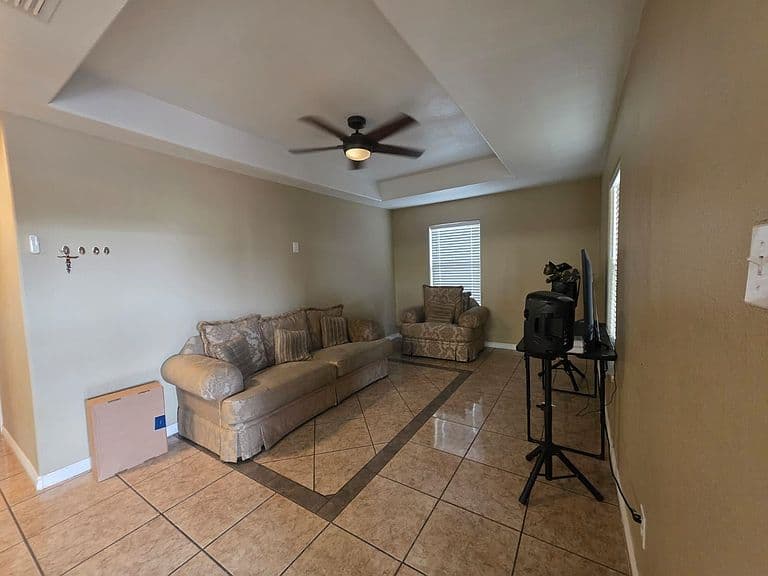 Listing photo 3