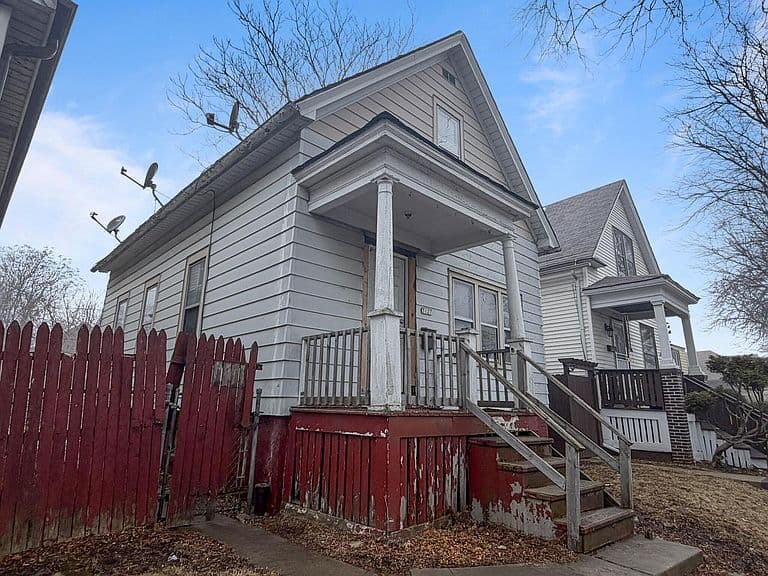 Listing photo 2