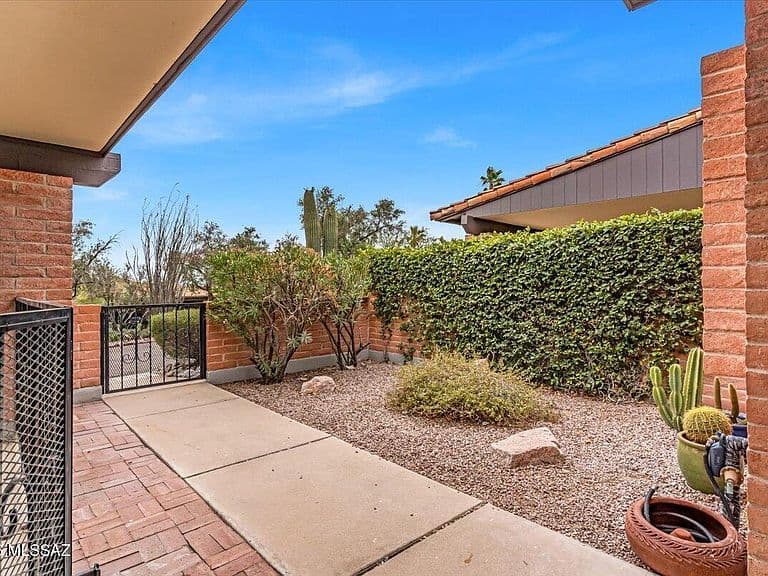 Listing photo 4
