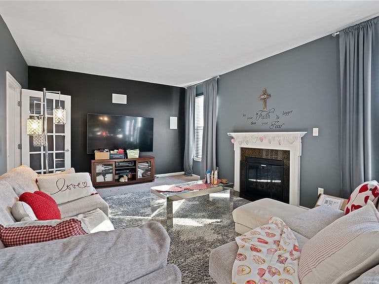Listing photo 3