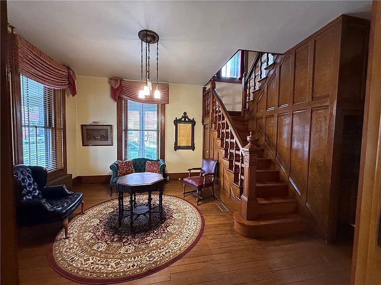 Listing photo 5