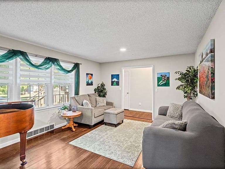 Listing photo 4