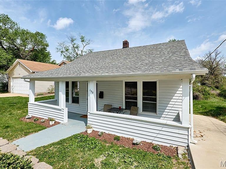 Listing photo 2