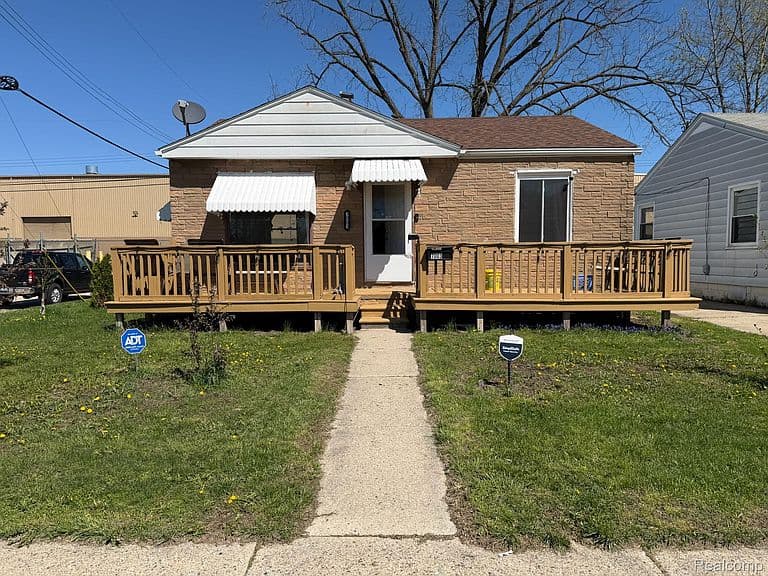 Listing photo 2