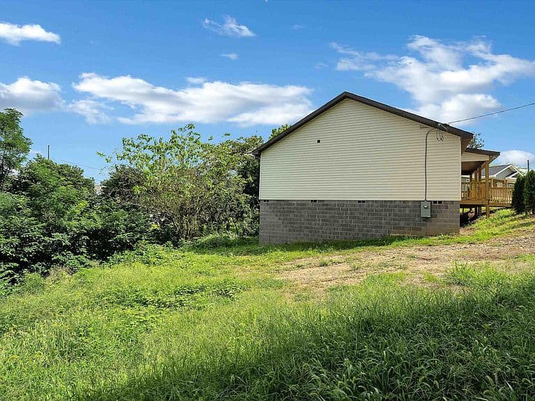 Listing photo 5