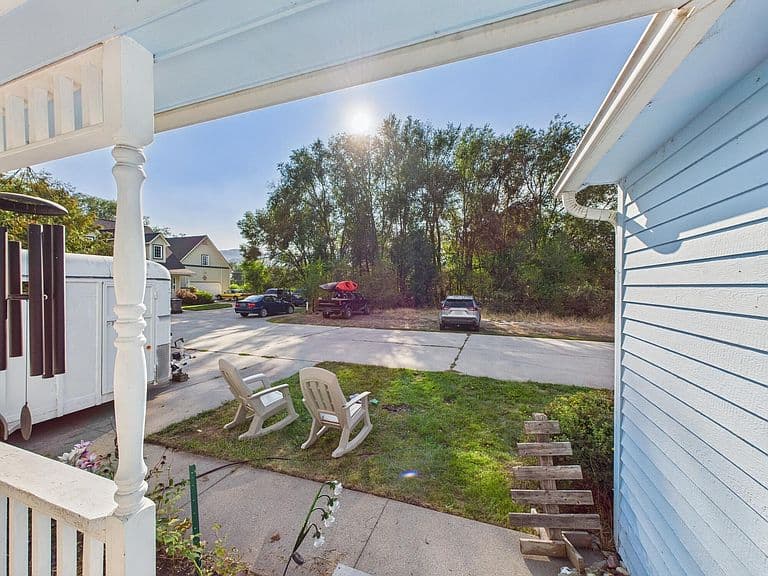 Listing photo 2