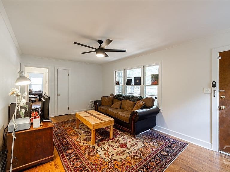 Listing photo 5