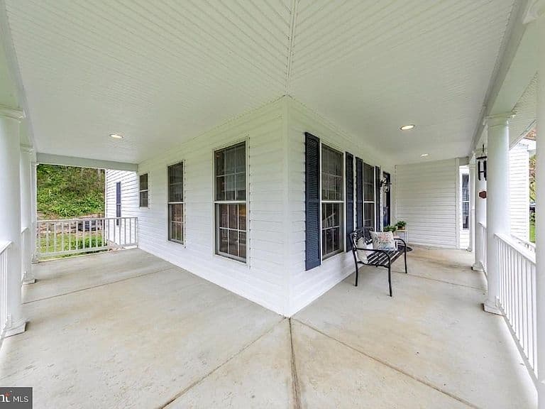 Listing photo 5
