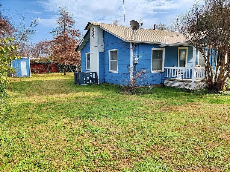 Listing photo 3
