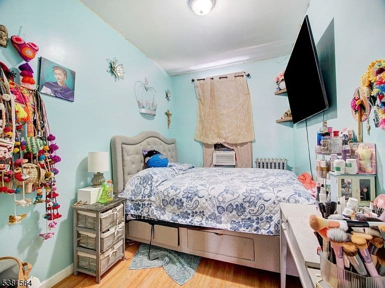 Listing photo 4