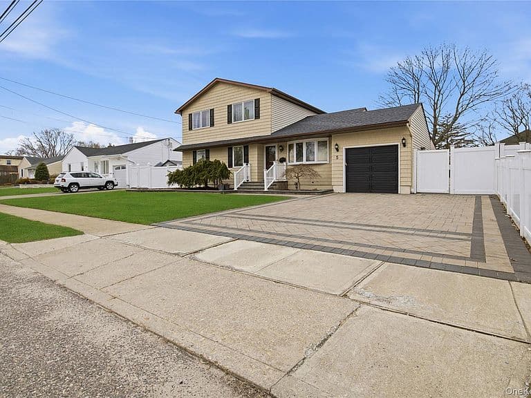 Listing photo 3